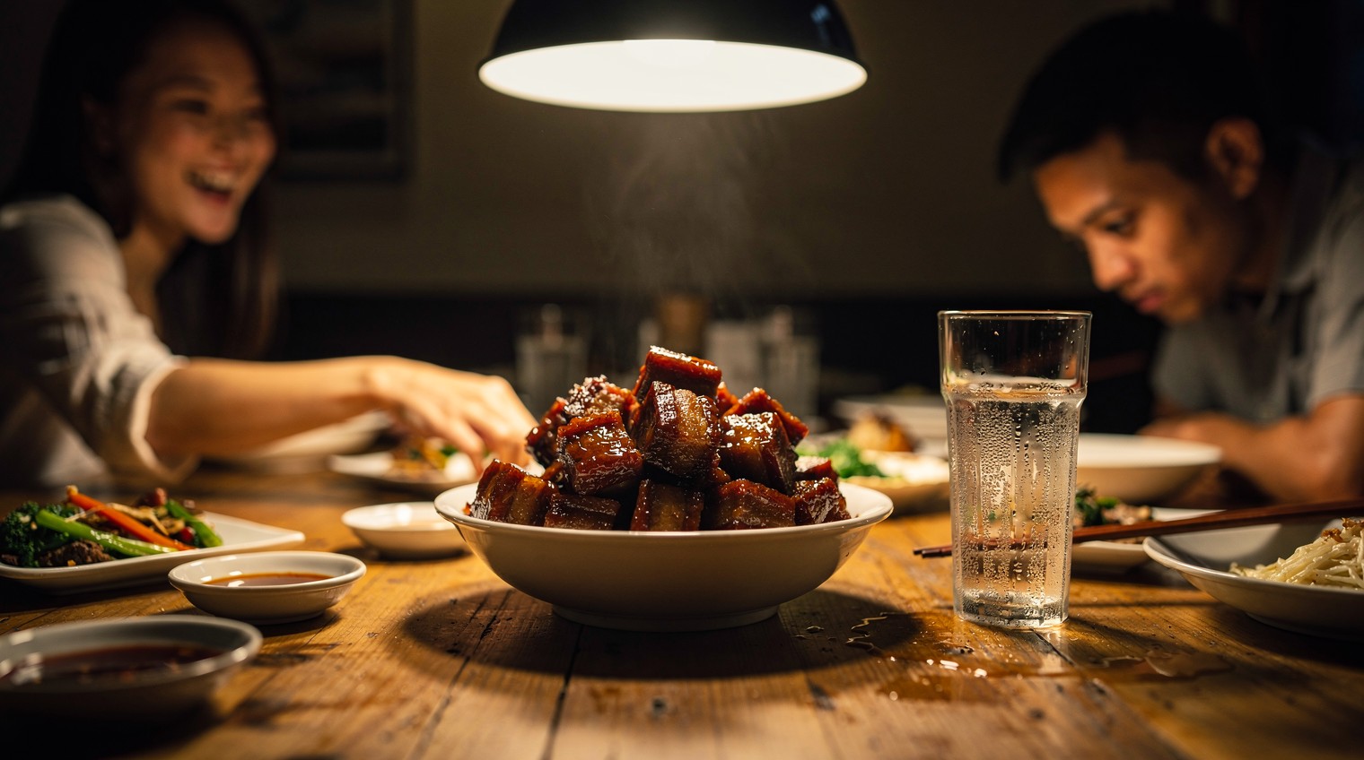 Delicioso Plato de Panceta de Cerdo Cocida a Fuego Lento