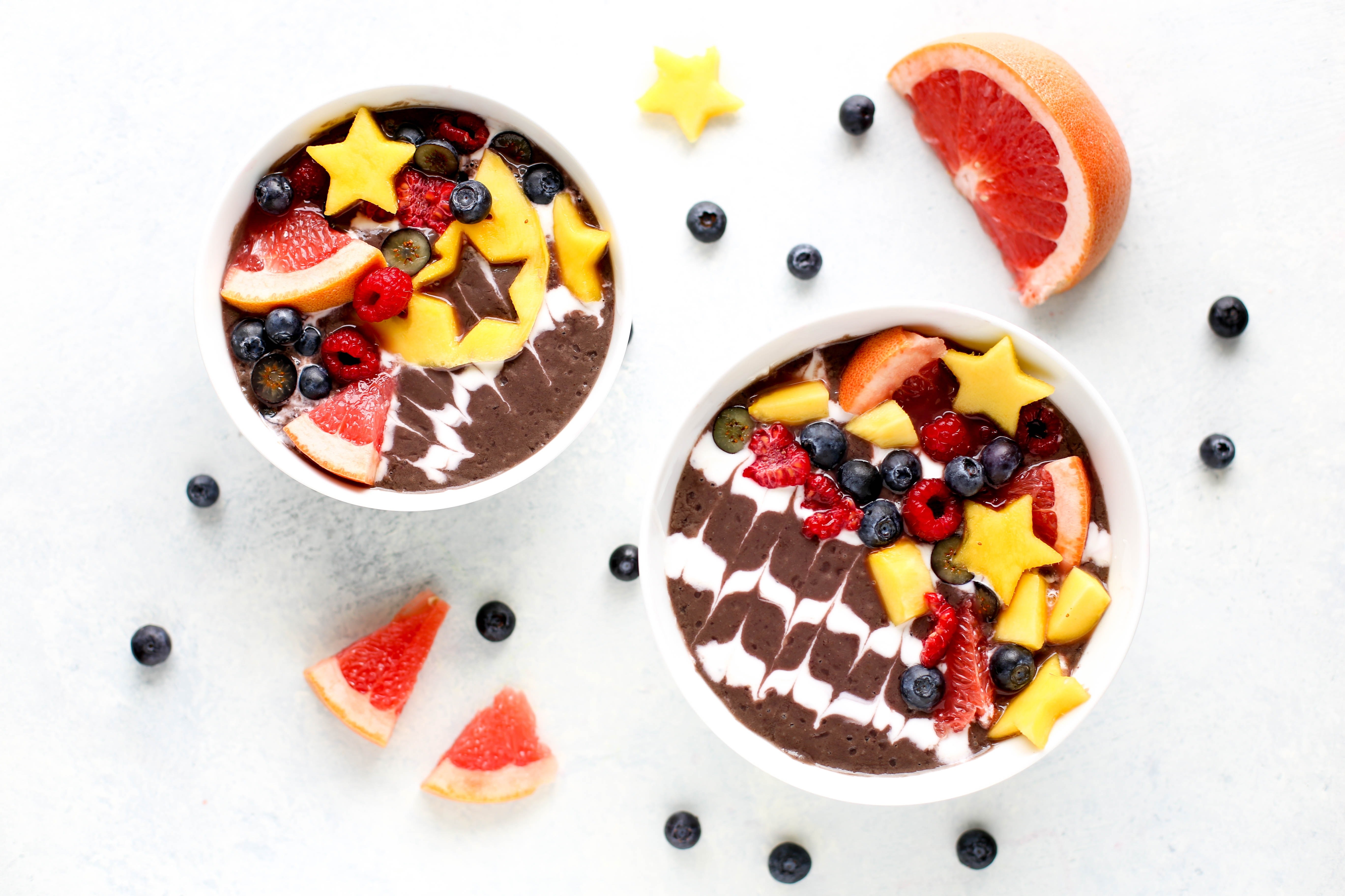 Tigelas de smoothie de açaí