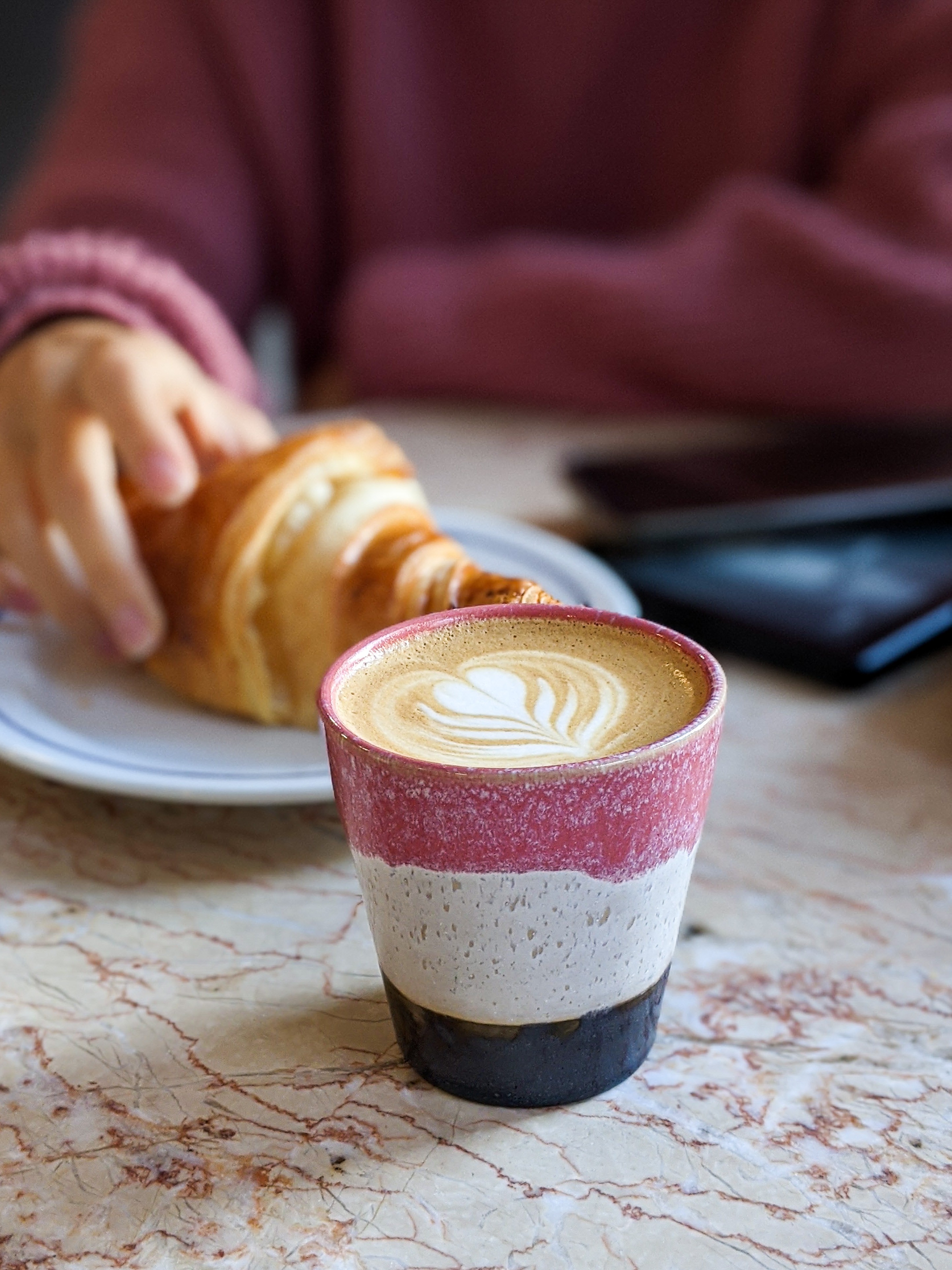 Cappuccino com croissant