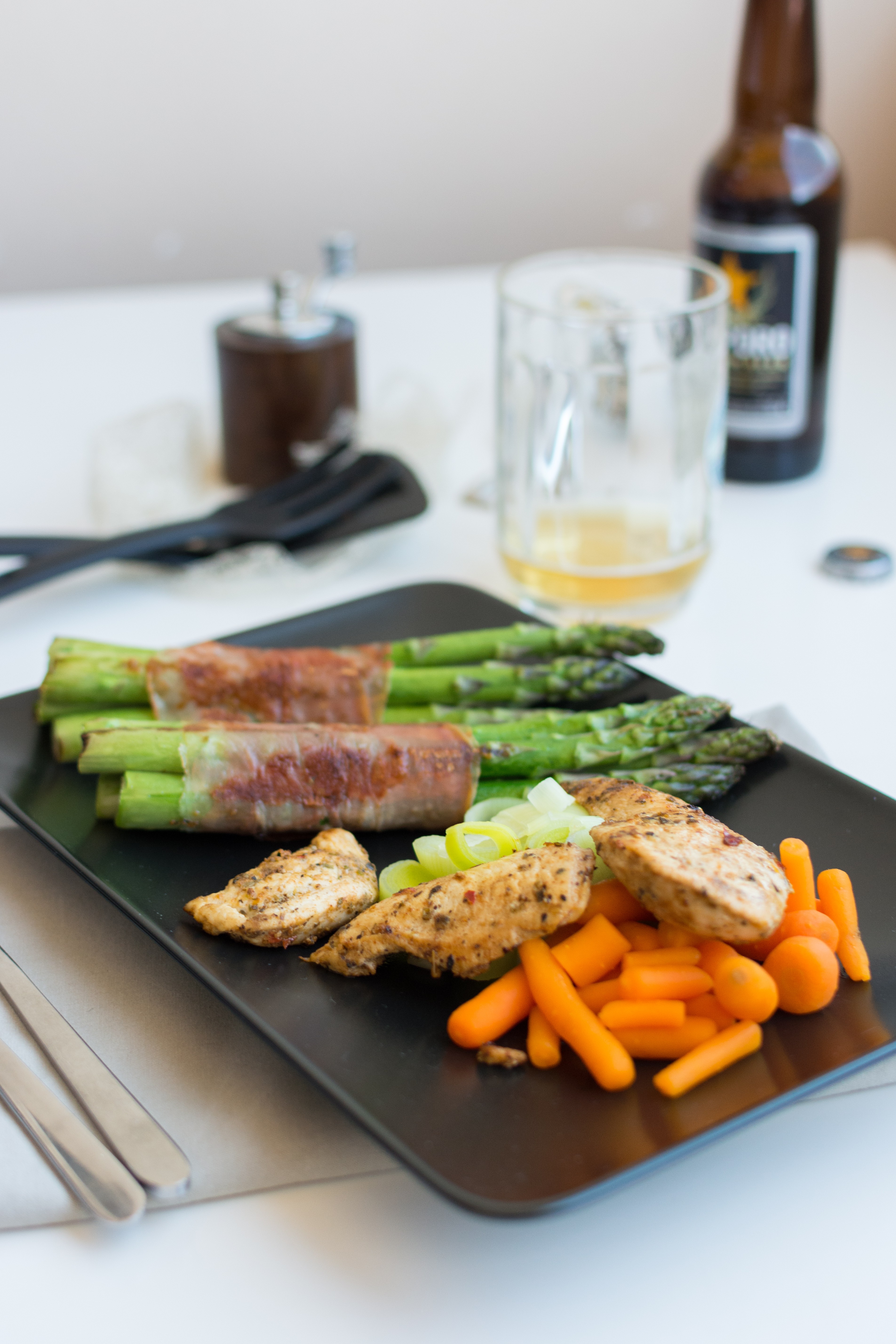 Chicken steak with vegetables and beer
