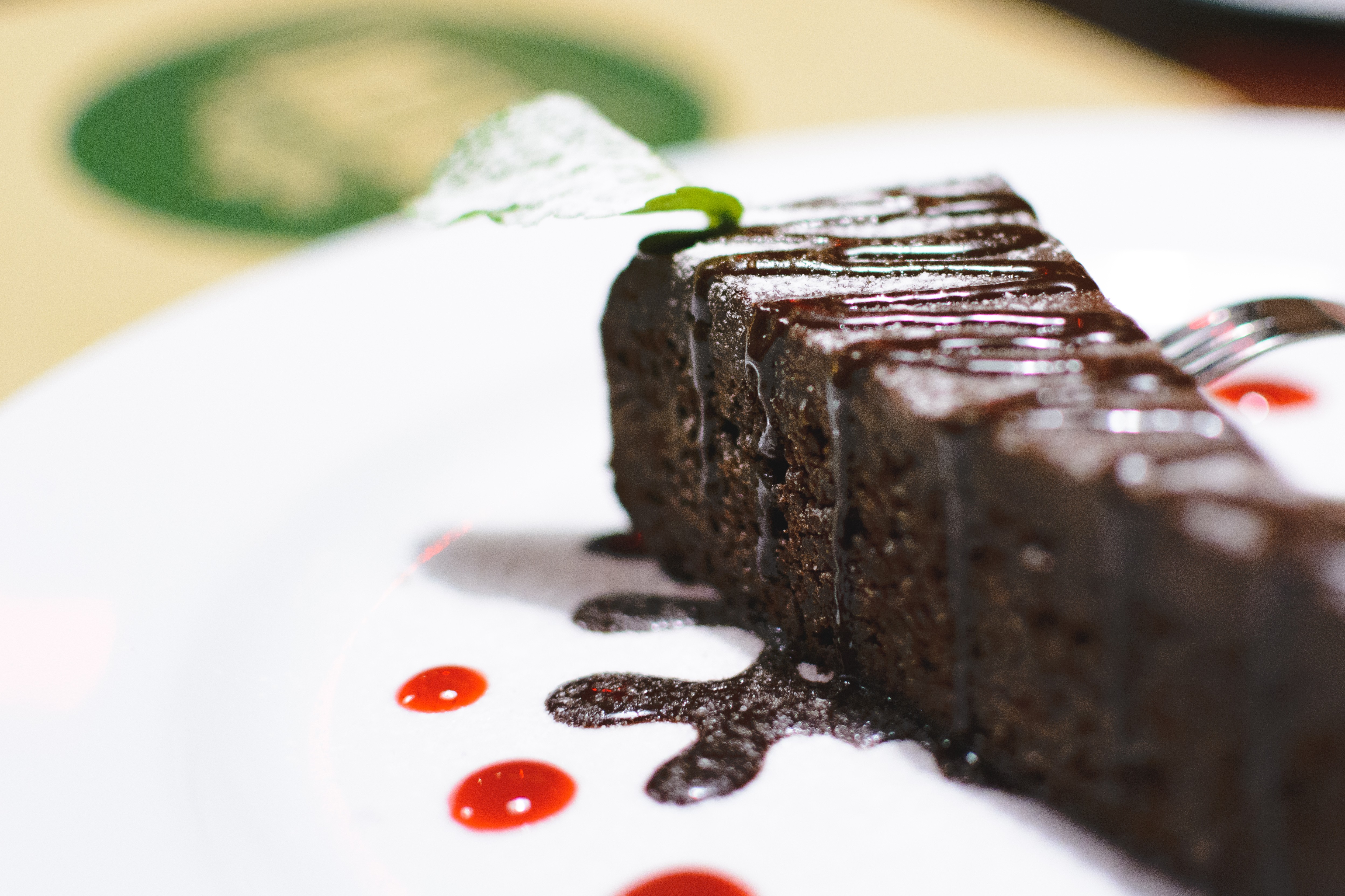 Pastel de chocolate en un restaurante