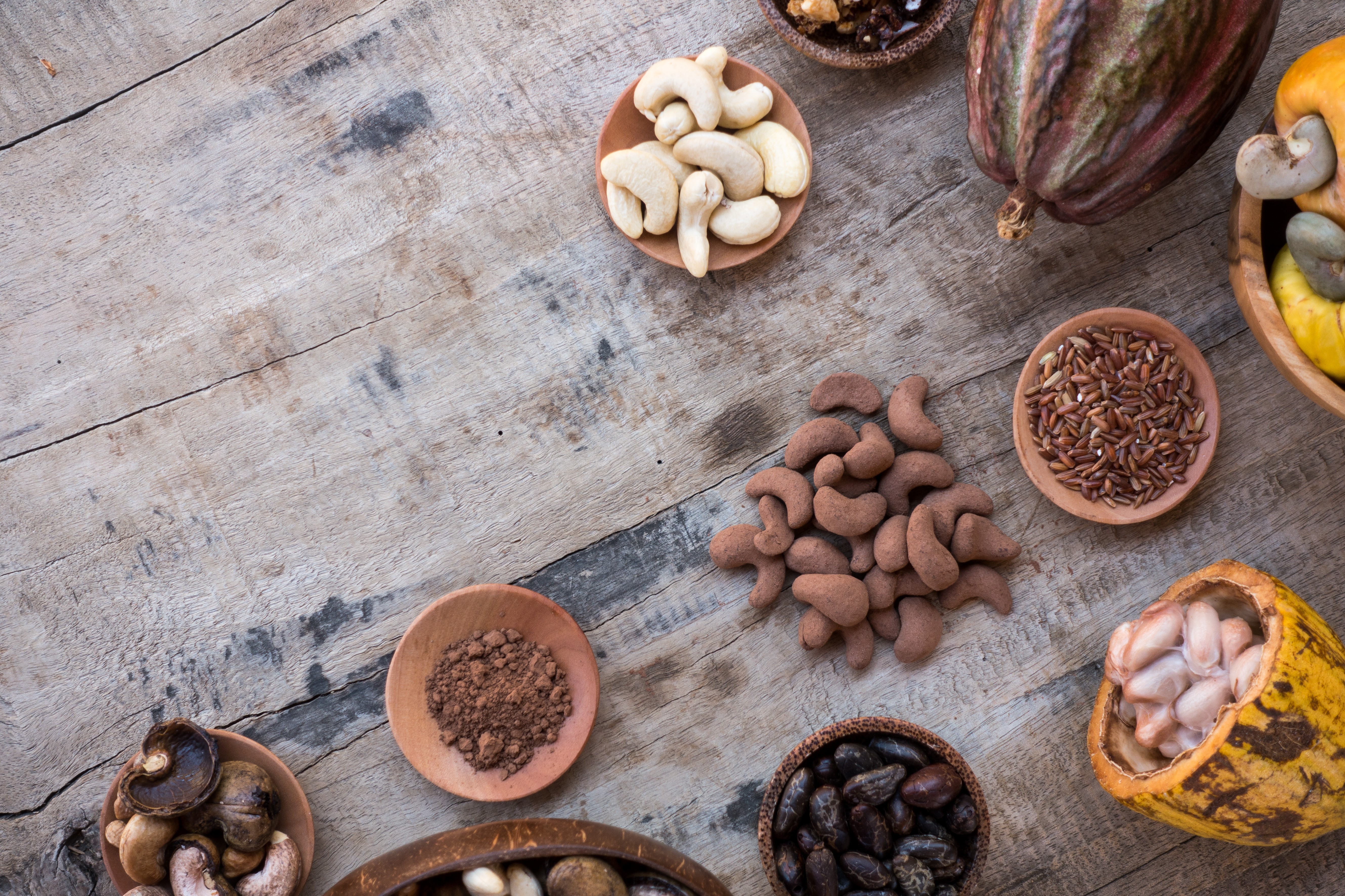 Cacau e outros produtos tropicais vistos de cima