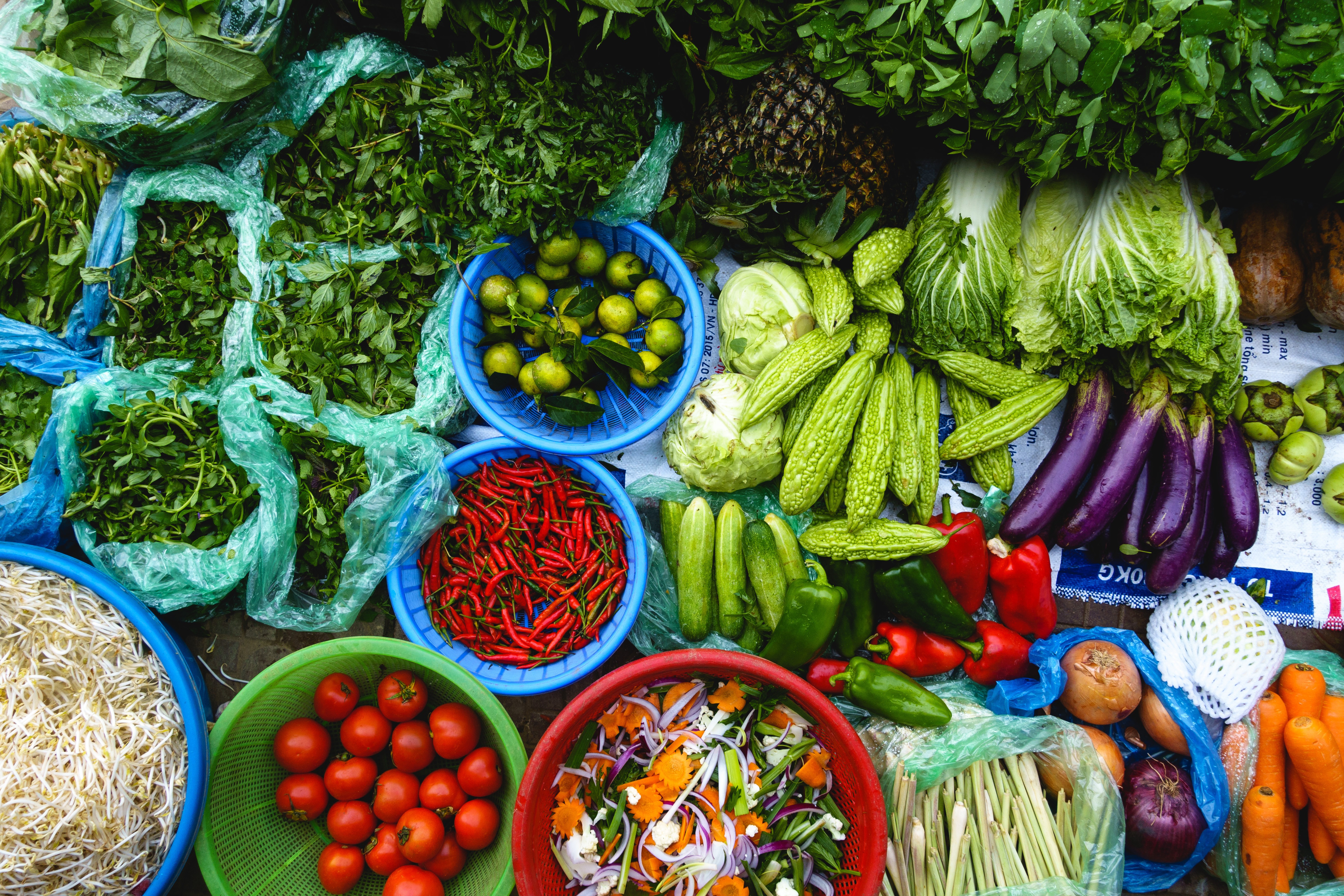 एशियाई बाजार में रंग-बिर veggies
