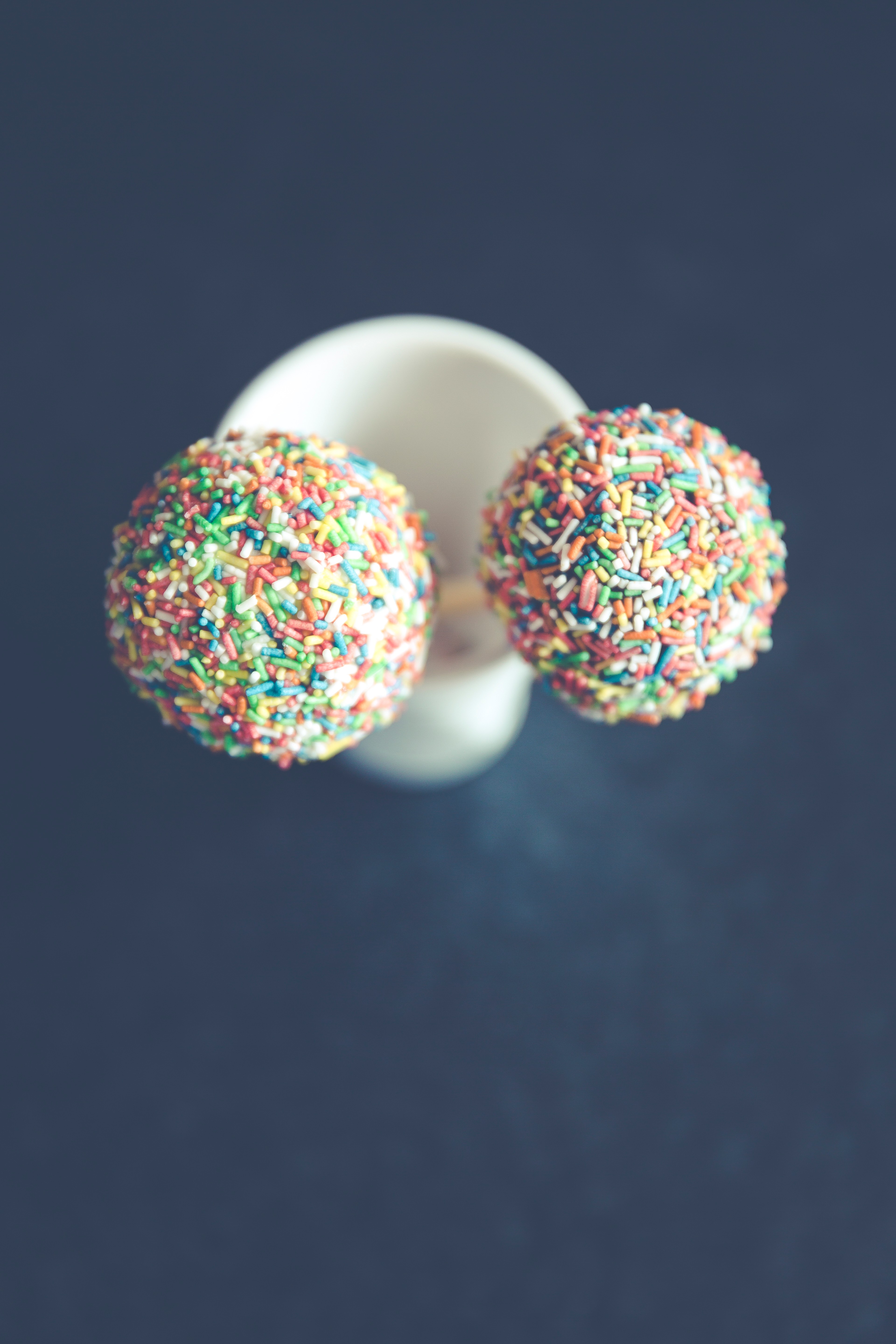 Close-up de cake pops coloridos