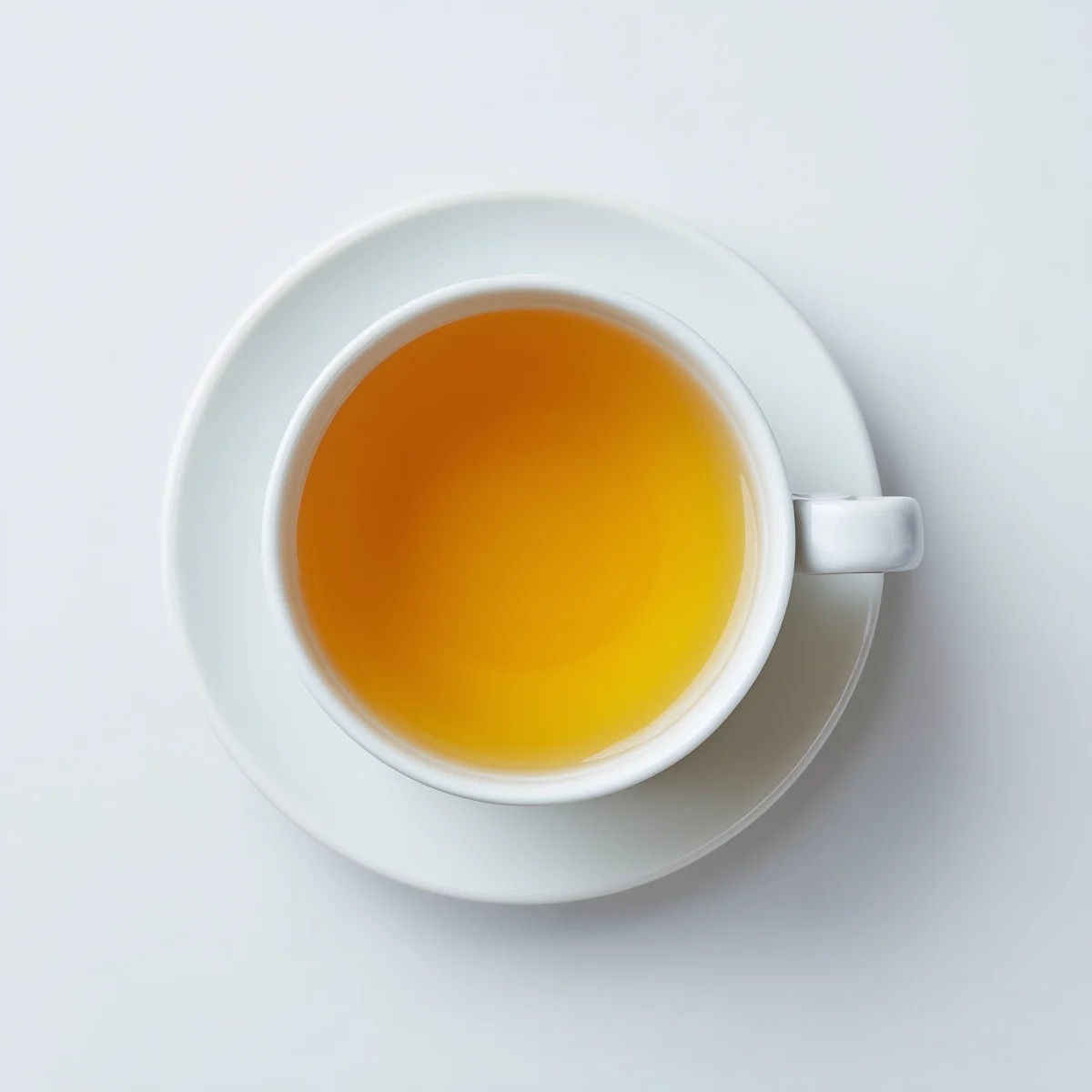 Té de Hierbas Fresco en Taza Blanca
