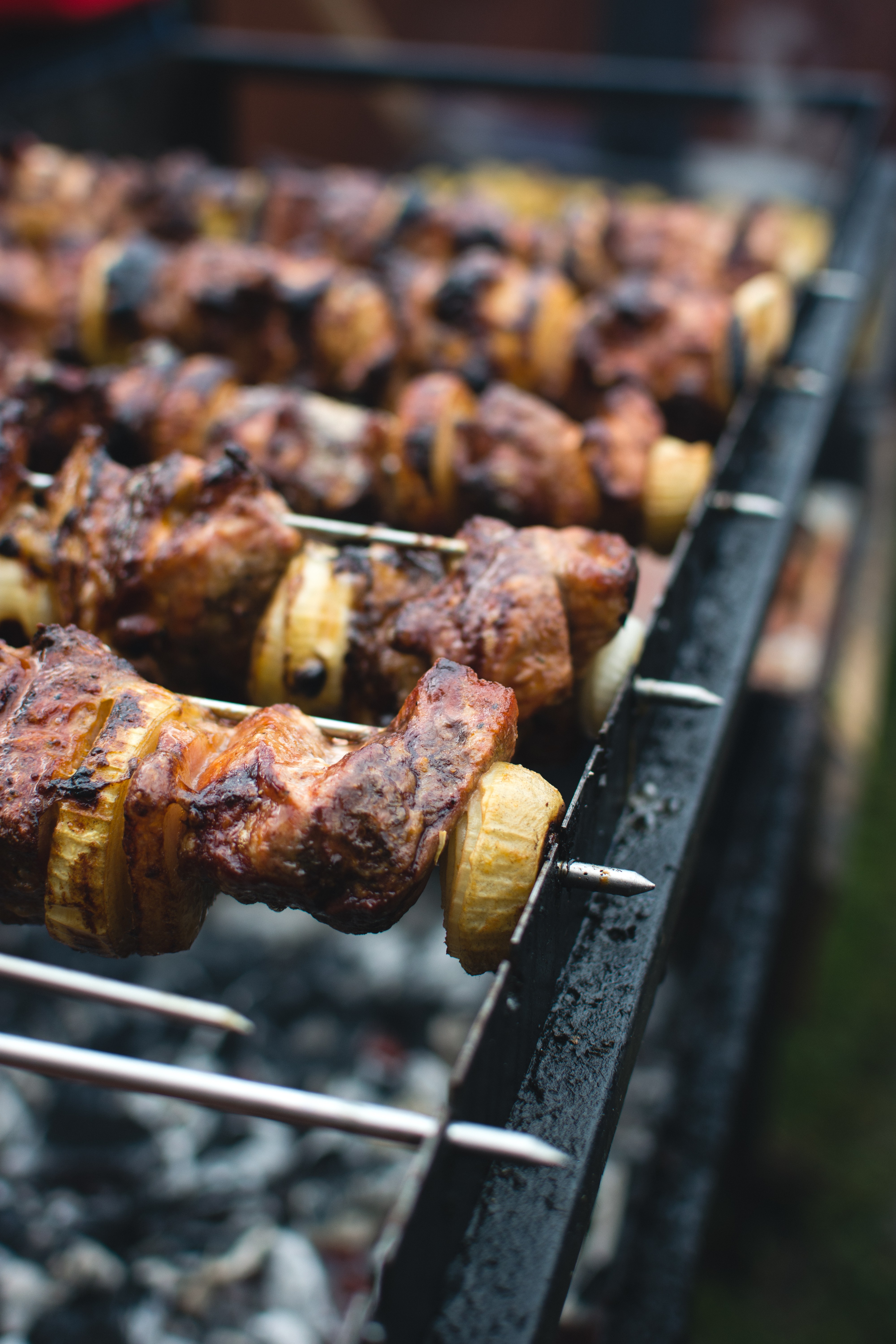 Brochetas de carne a la parrilla