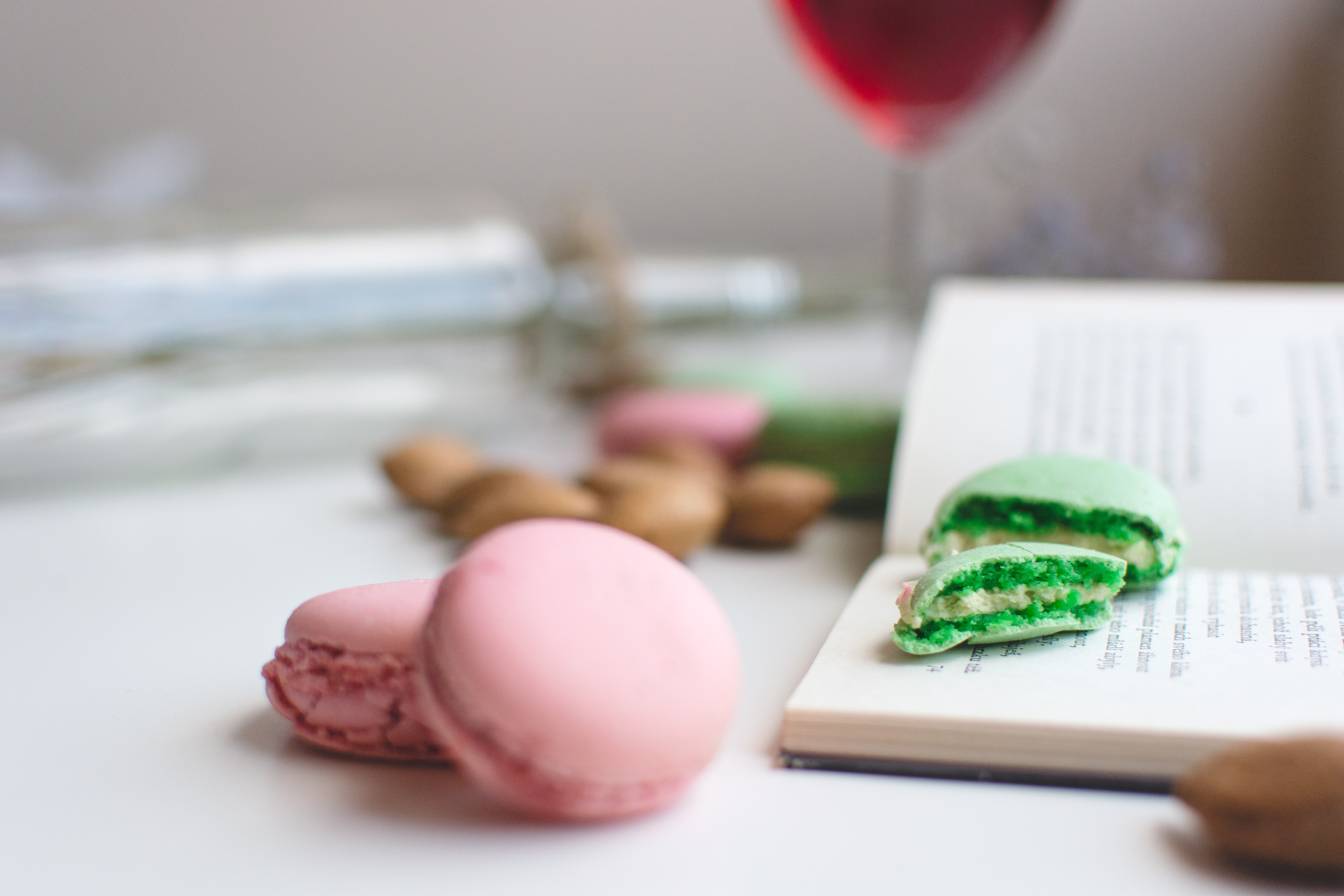 Macarons sobre um livro