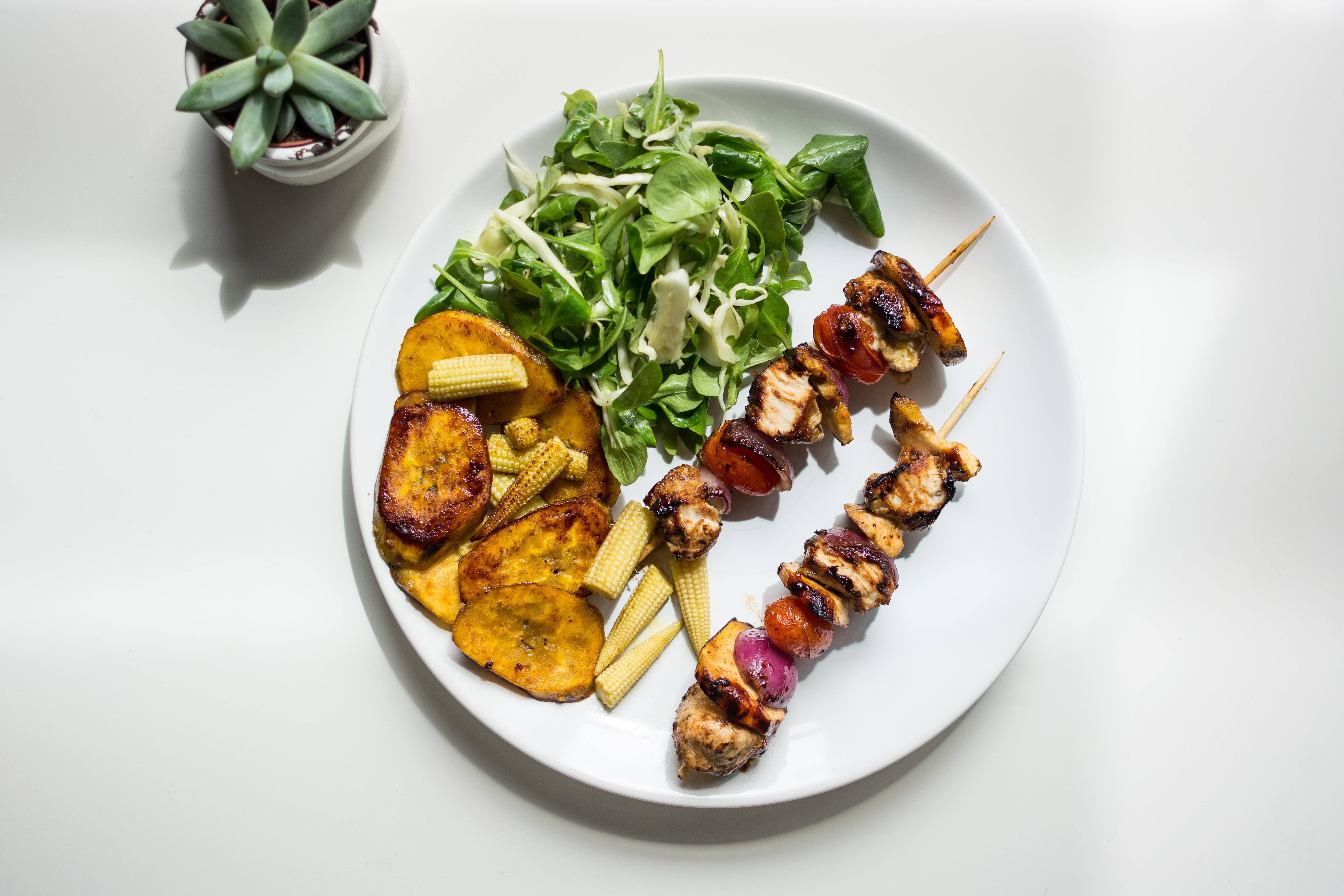 Paleo chicken skewers with plantains