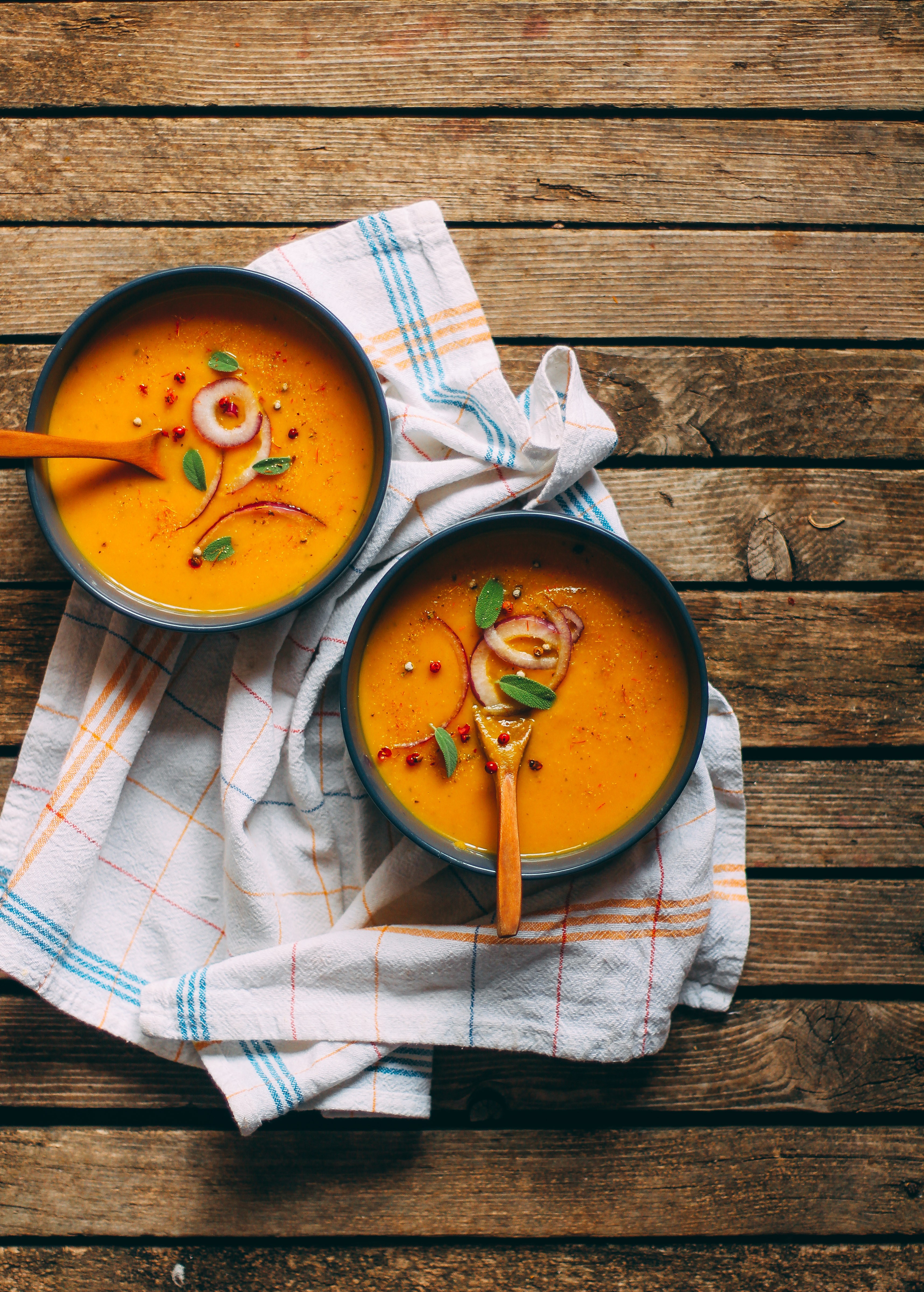 Vegan pumpkin soup with onions