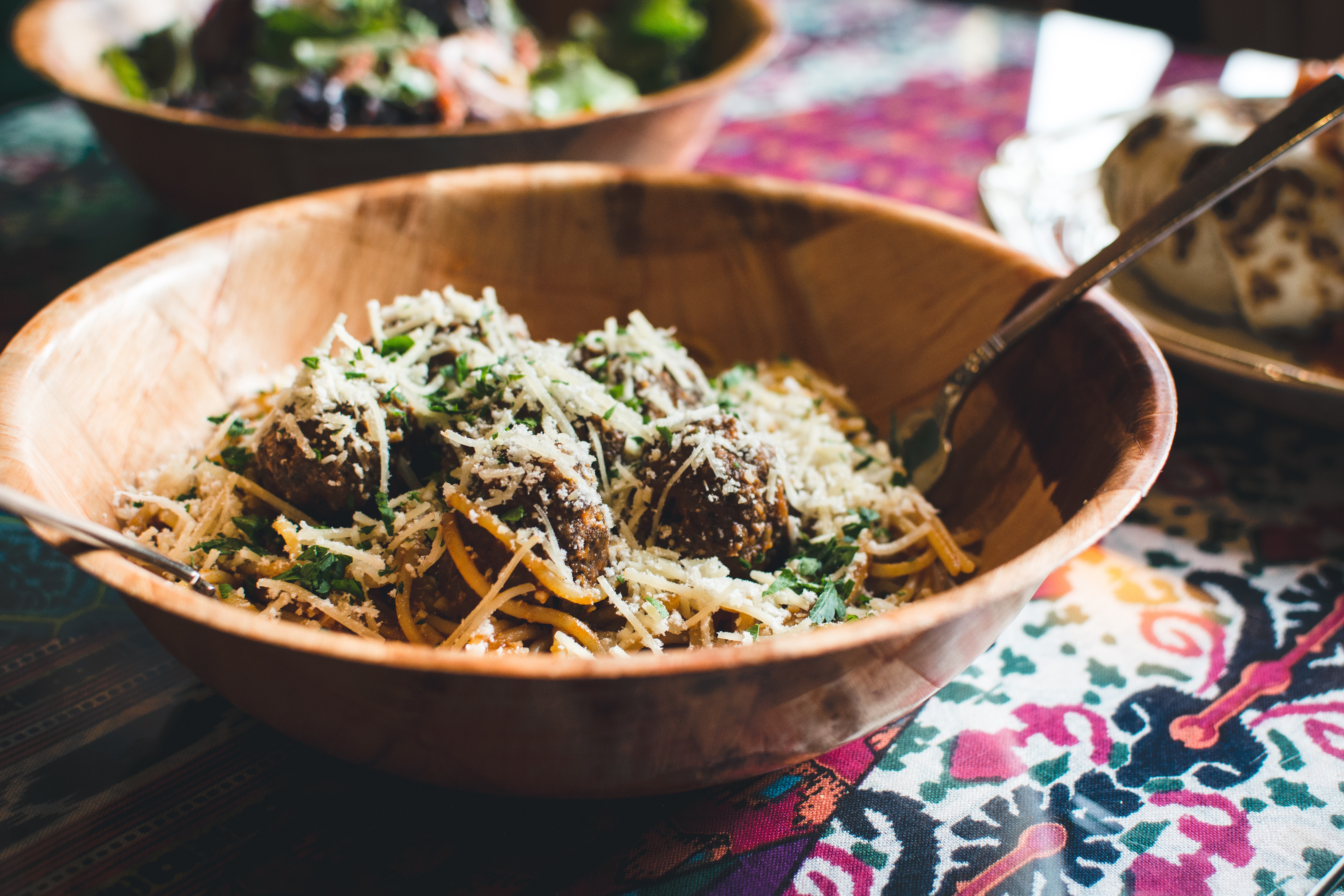 Espaguetis con albóndigas y queso
