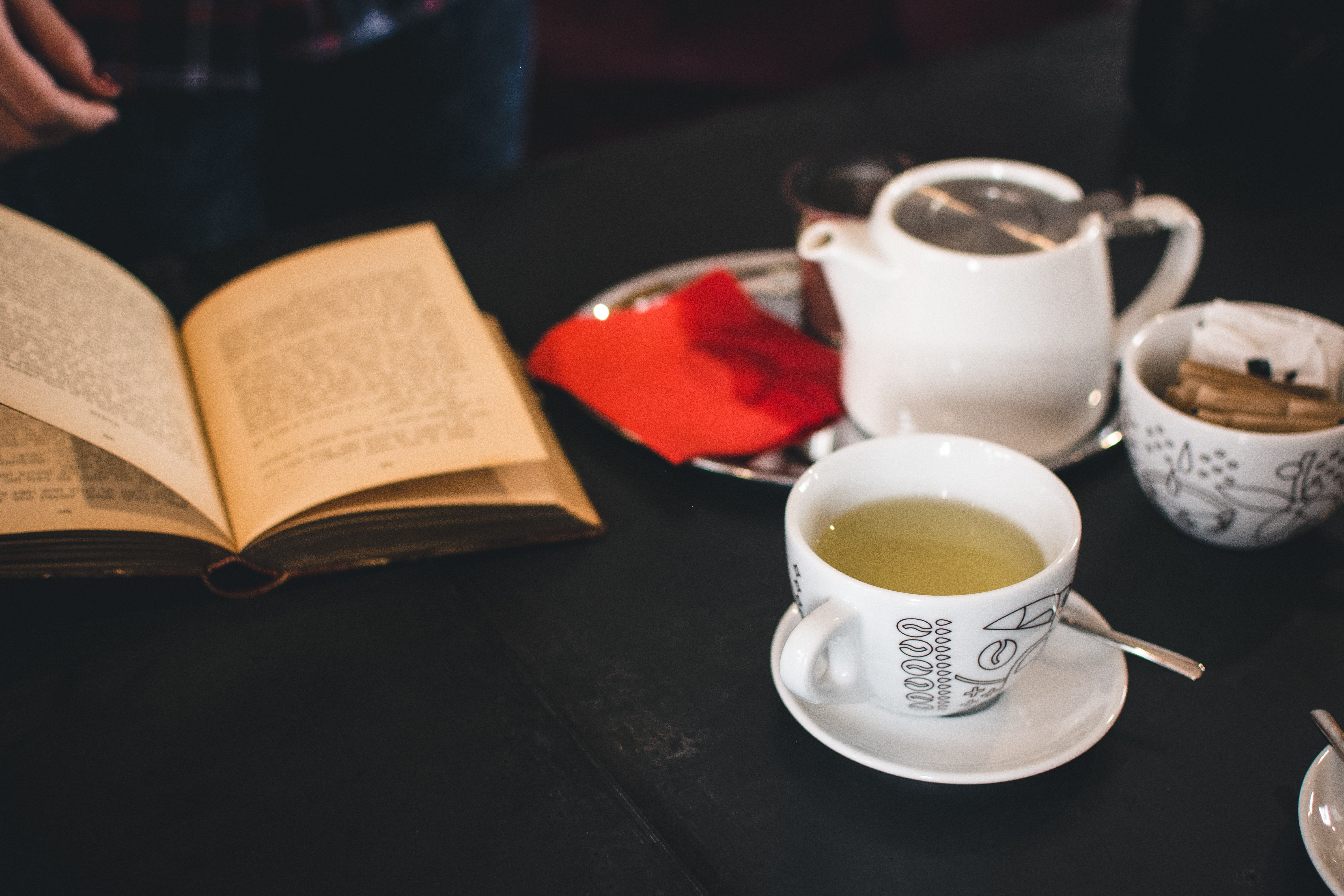 Чайное время с книгой
