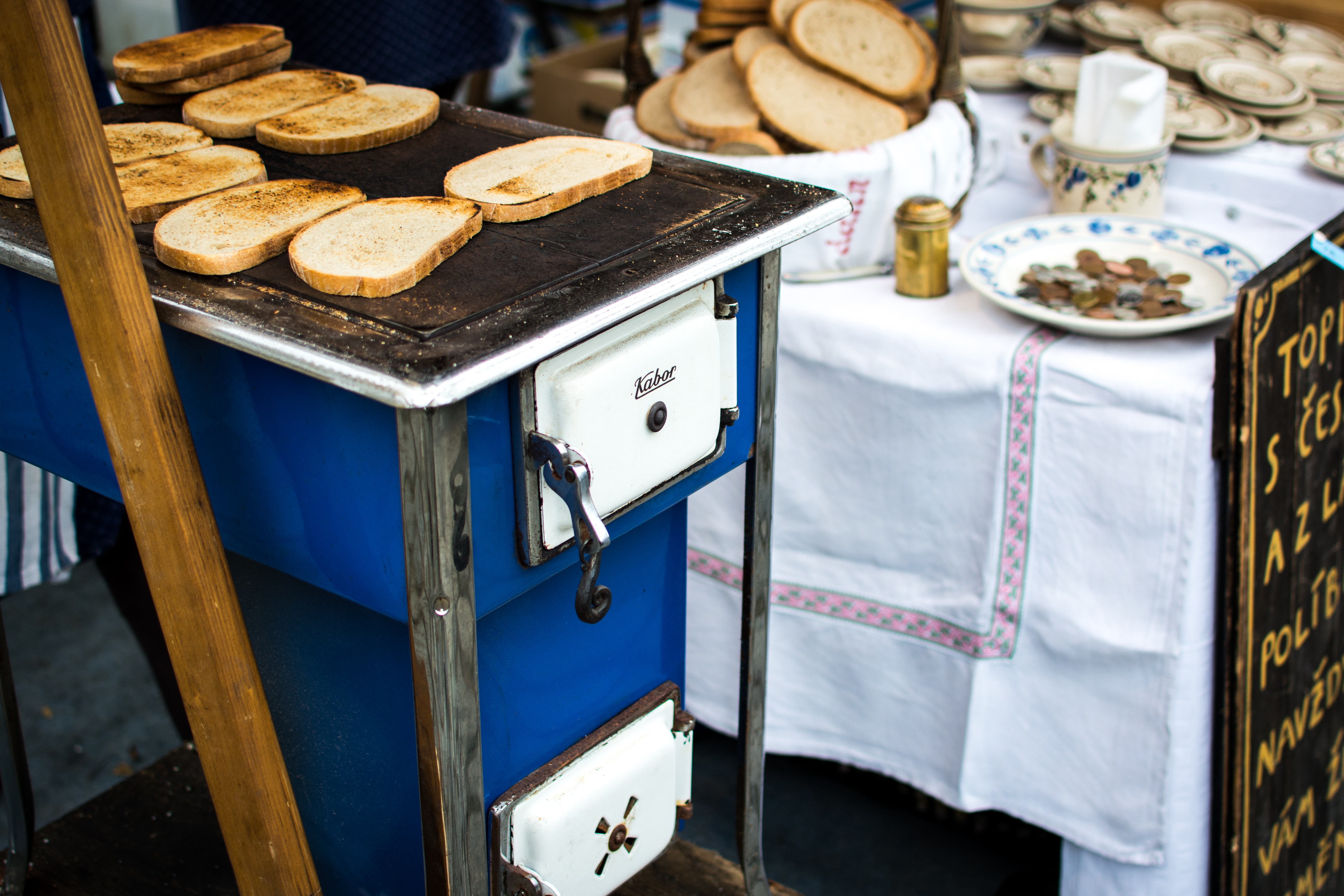 Pão tostado tcheco tradicional com alho