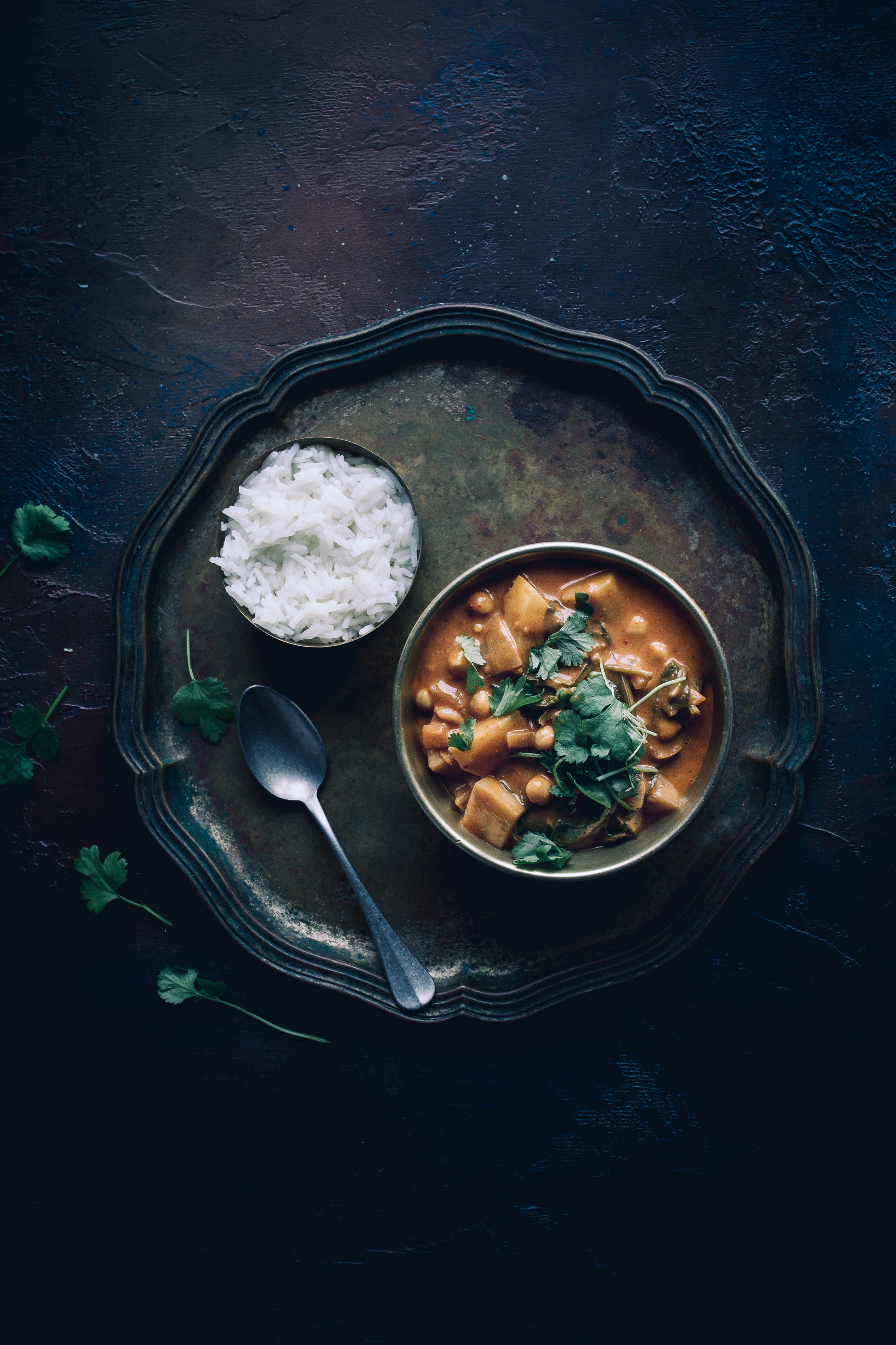 Curry vegano de garbanzos y patatas
