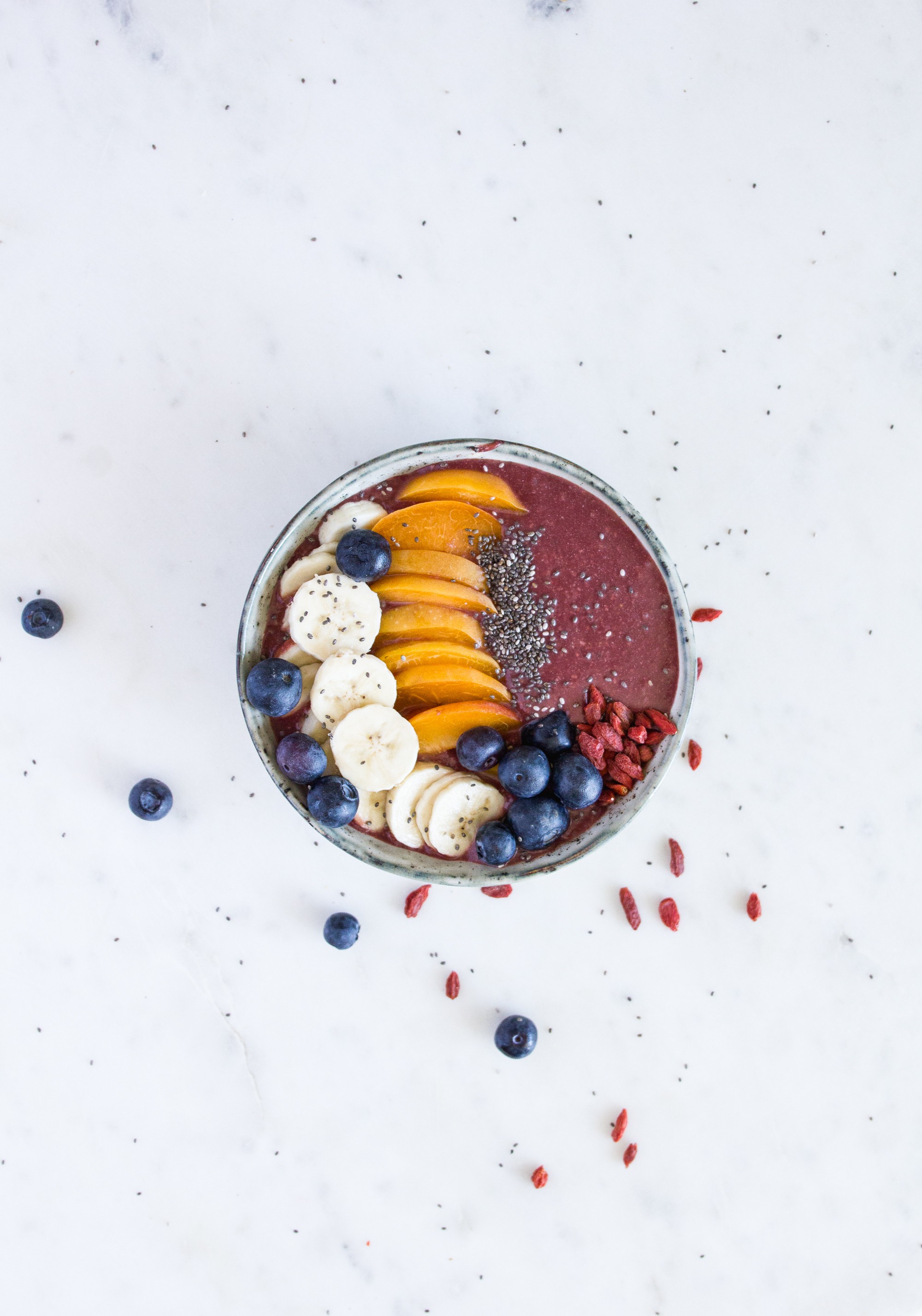 Vegan strawberry smoothie bowl