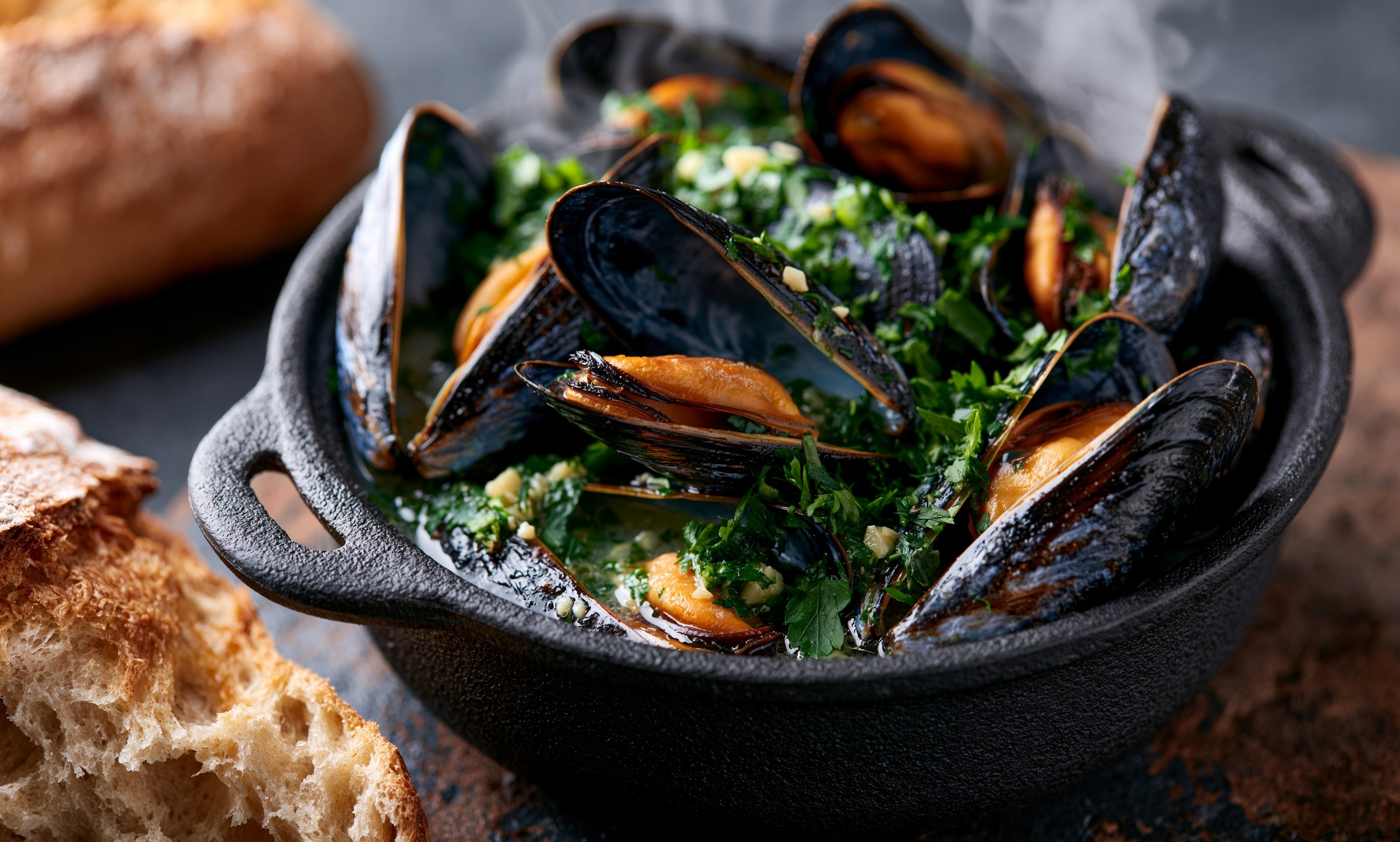 Delicious Garlic Butter Mussels with Fresh Herbs
